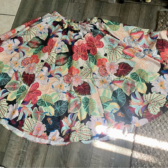 🌺 Christian Siriano maxi circle skirt- worn once! Like new! Flirty, fashionable - Picture 4 of 9